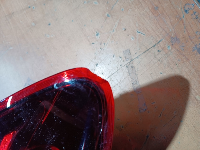 Imagine pentru produsul „LAMPA EXT SPATE STG [DEFECT ACCEPTABIL] - O.E. MERCEDES"