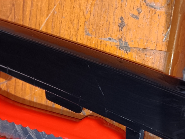 Imagine pentru produsul „ORNAMENT NEGRU SUB GRILA BARA FARA [DEFECT ACCEPTABIL] O.E"