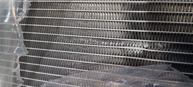 Imagine pentru produsul „RADIATOR SE24 [DEFECT ACCEPTABIOL LOVIT] NRF"