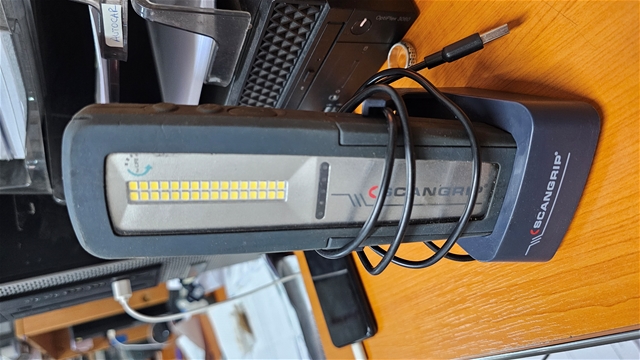 Imagine pentru produsul „LAMPA DE LUCRU CU LED [URME DE FOLOSINTA] SCANGRIP"