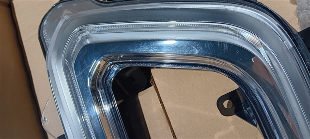 LUMINA ZI DR FATA CAPTUR [DEFECT ACCEPTABIL] O.E