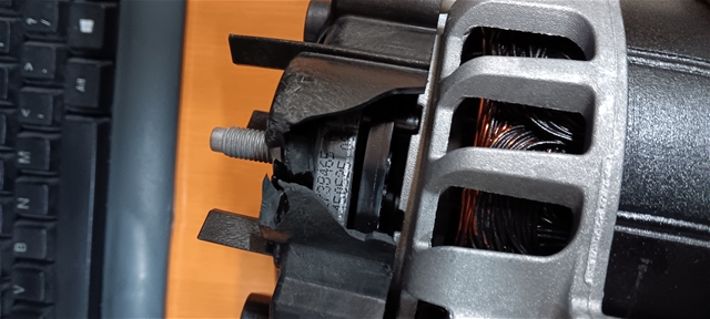 Imagine pentru produsul „ALTERNATOR  [DEFECT ACCEPTABIL] O.E"