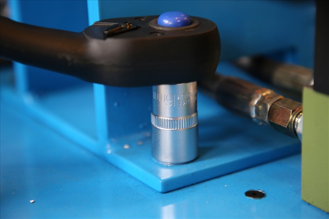 Imagine pentru produsul „TUBULARA 1/2 HEXAGONALA 16 MM SCURTA"