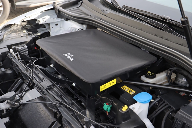 FRUNKCUTIE DEPOZITARE SUB CAPOTA MOTOR Q4 ETRON 2021
