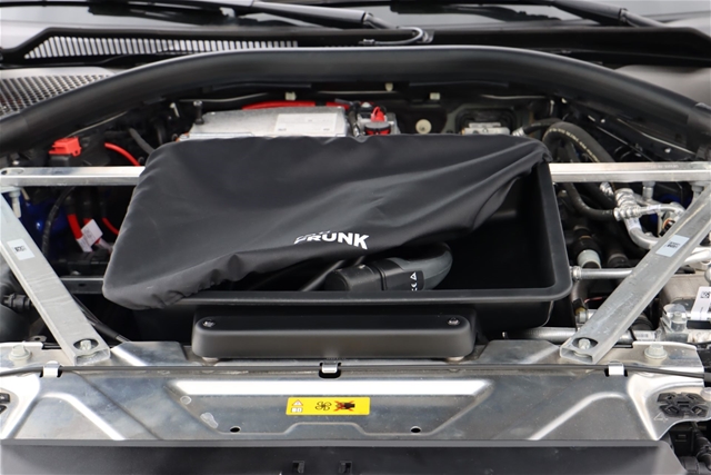 Imagine pentru produsul „FRUNK-CUTIE DEPOZITARE SUB CAPOTA MOTOR I4 2022- CU SUSPENSIE M-SPORT"
