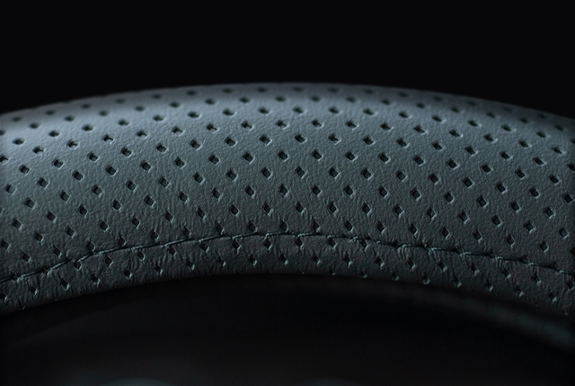 HUSA VOLAN DIN PIELE NATURALA  PERFORATA DIAMETRU 44-46CM