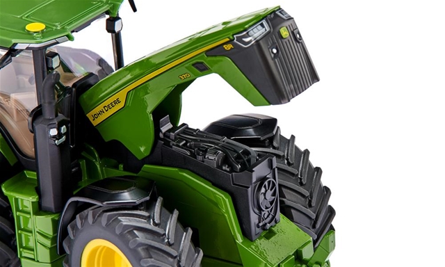 TRACTOR JOHN DEERE 8R.370 SCARA 1:32  SIKU