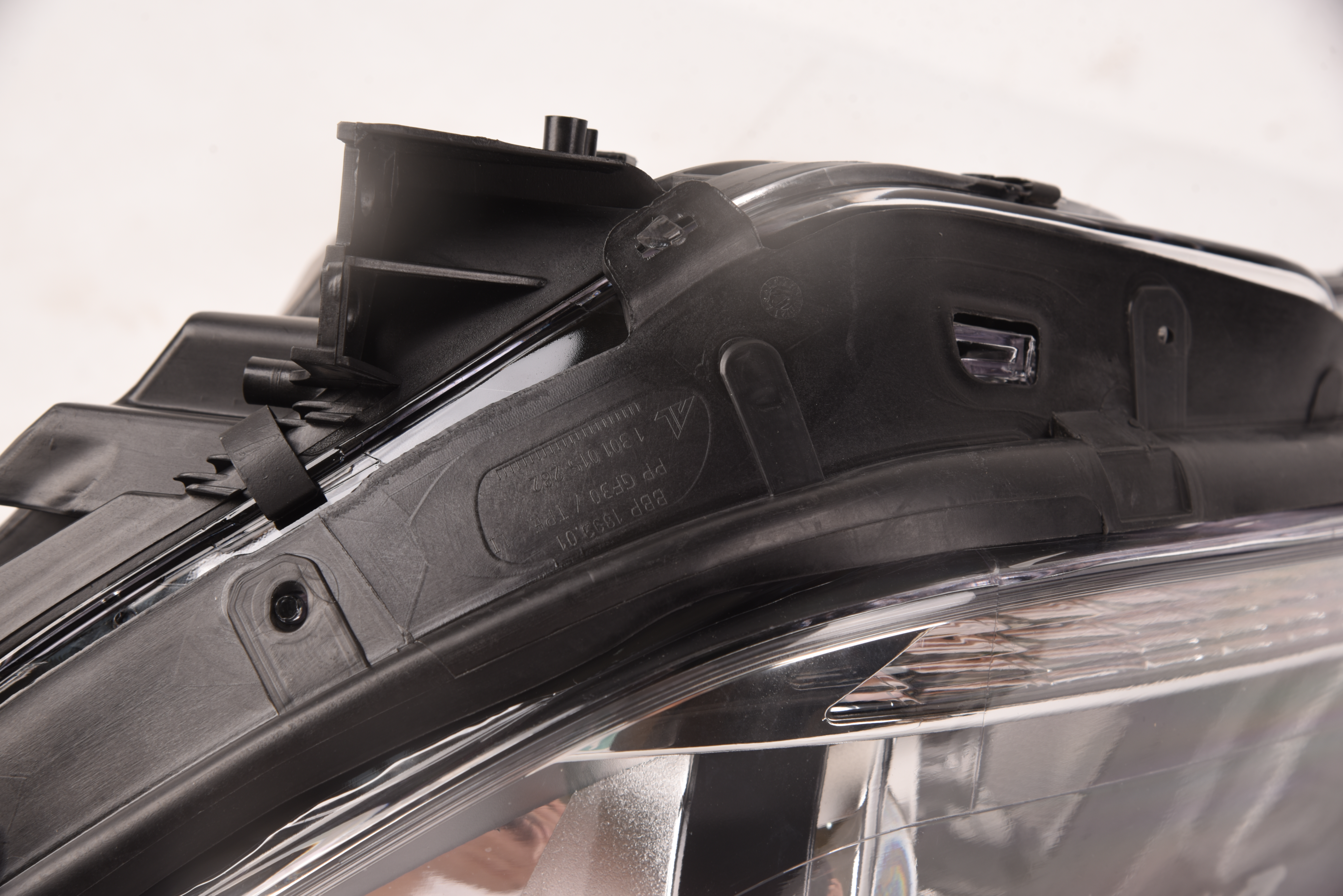 FAR STANGA LED MERCEDES-BENZ W204 - REMAN