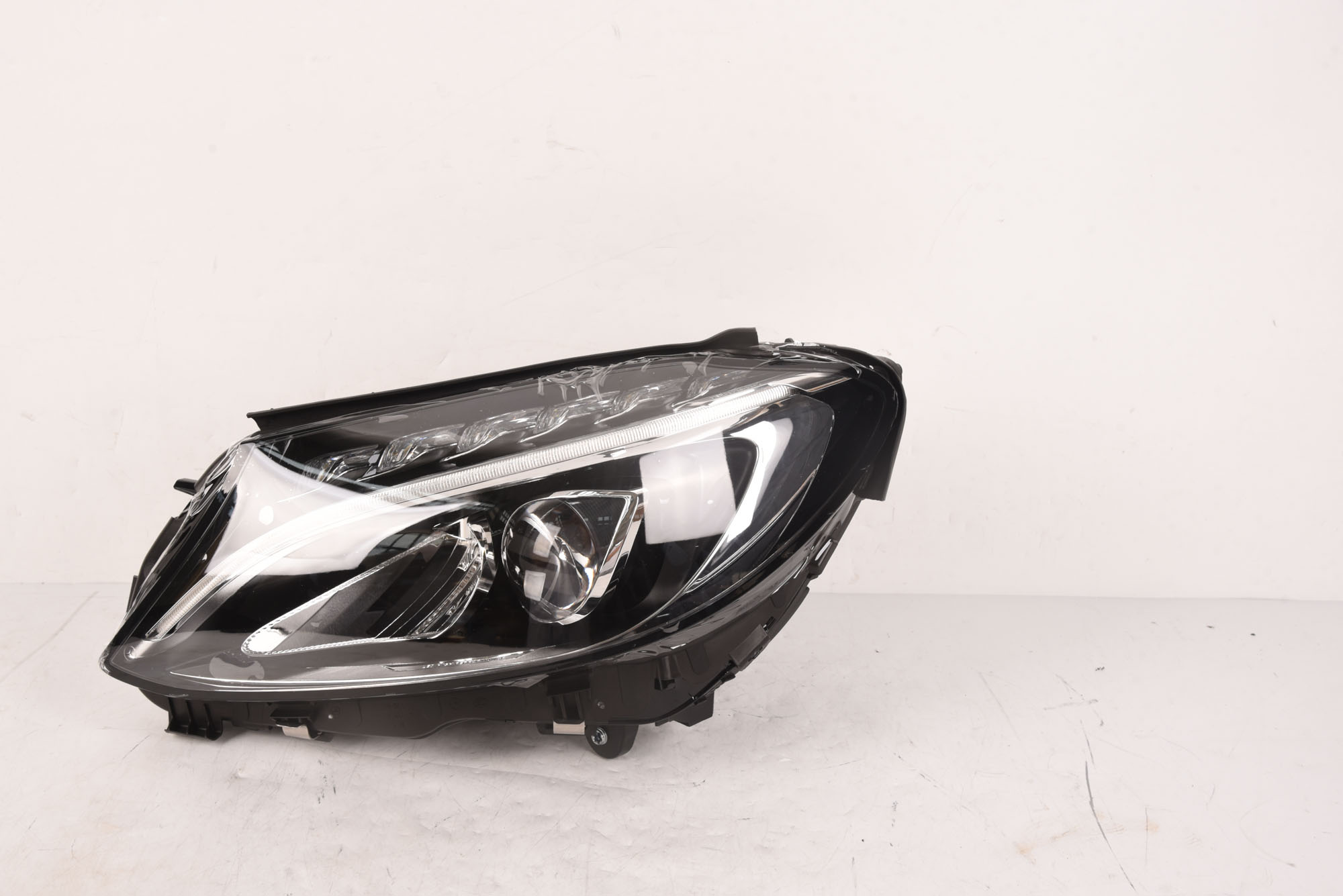 Imagine pentru produsul „FAR STANGA LED MERCEDES-BENZ W205 - REMAN"