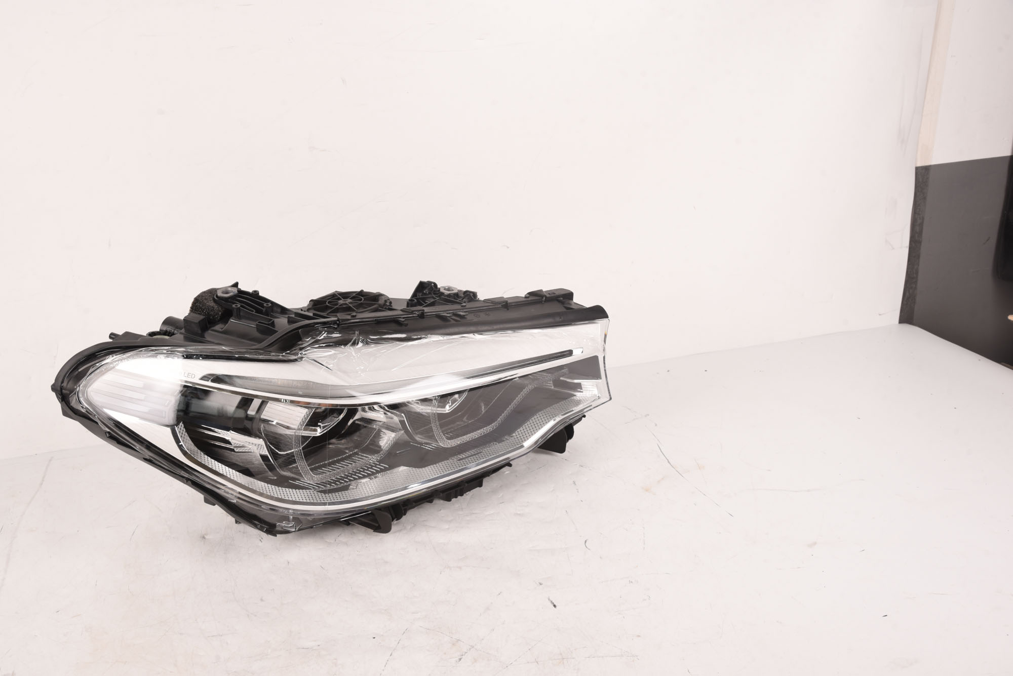 Imagine pentru produsul „FAR DREAPTA LED BMW G30 - REMAN"