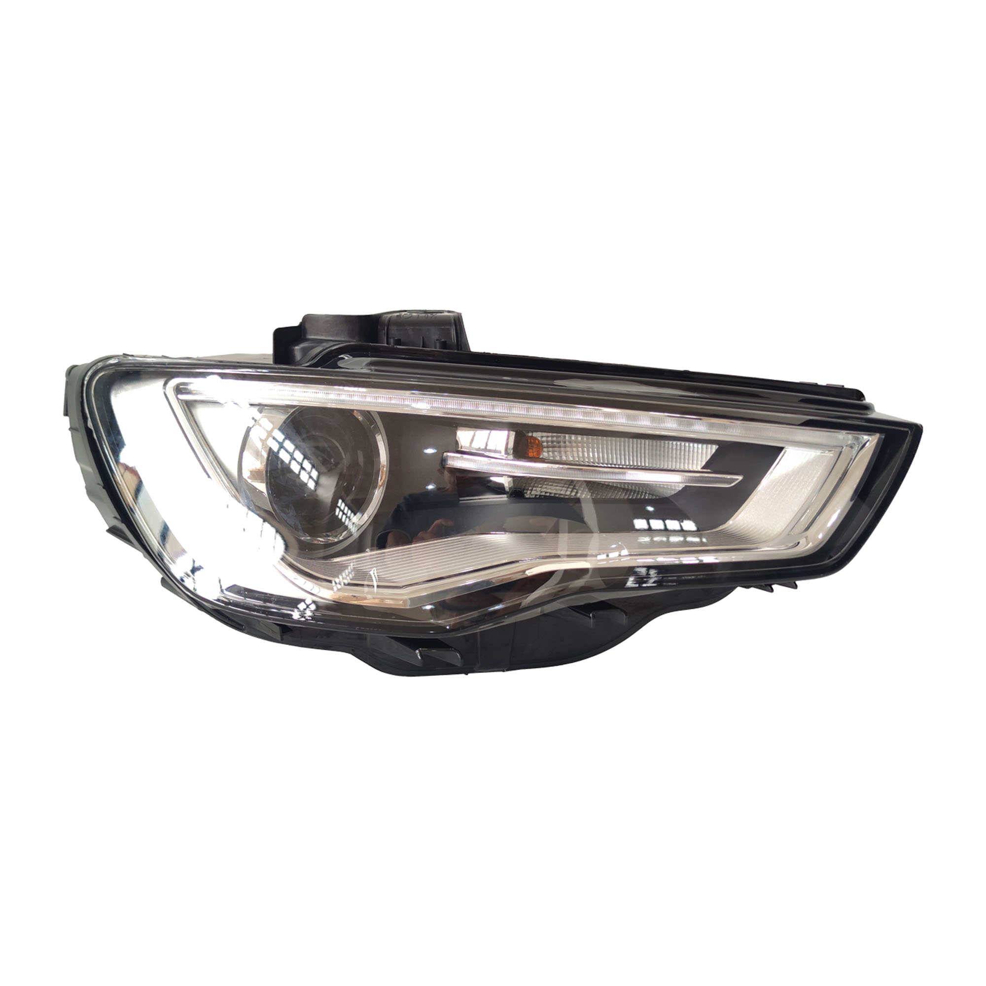Imagine pentru produsul „FAR DREAPTA  AUDI A3 - REMAN"