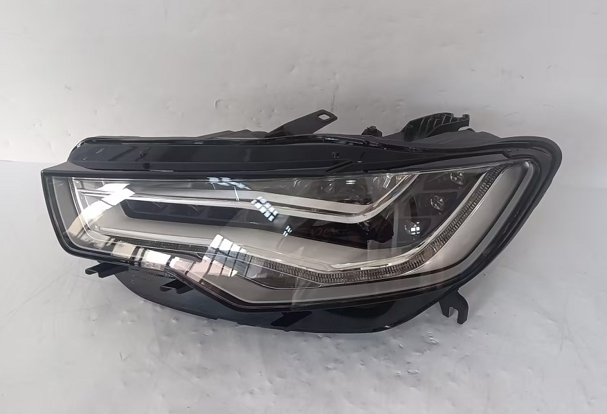 FAR STANGA LED AUDI A6 - REMAN