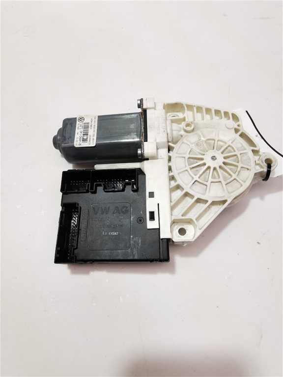 Imagine pentru produsul „(3C8959701) MOTORAS MACARA GEAM ELECTRIC - SH"
