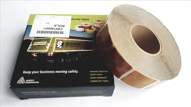 1 ROLA 50M BANDA REFLECT GALBENA, INTRERUPTA, PT SUPRAF FLEXIBILA AVERY DENNISON-SUA