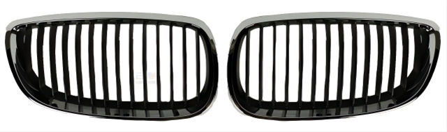 Imagine pentru produsul „GRILA DREAPTA RADIATOR NEAGRA CU RAMA CROM - A.M."