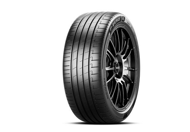 Imagine pentru produsul „255/40R21 102Y XL RNF PZEROE ELT EE:A FR:A NL/U:A 70DB"