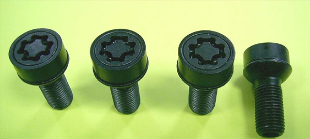 Imagine pentru produsul „NBB SET ANTIFURT ROTI NEGRU M12X1.25X34 PIULITE HEXAGON 19-SICUSTAR"
