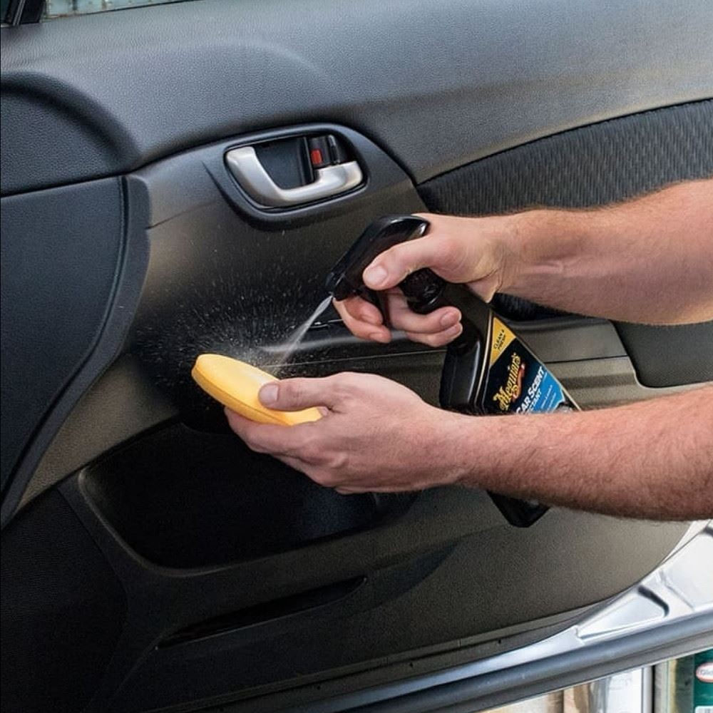 SPRAY VINYL SI PLASTIC NEW CAR SCENT PROTECTANT - EU  MEGUIARS