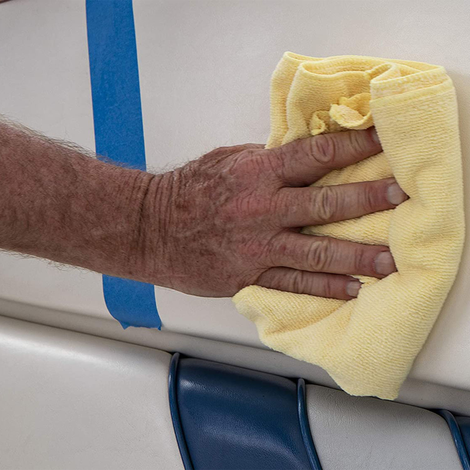 SOLTUIE CURATAT VINYL SI PLASTICE AMBARCATIUNI 473 ML VINYL & RUBBER CLEANER  MEGUIARS