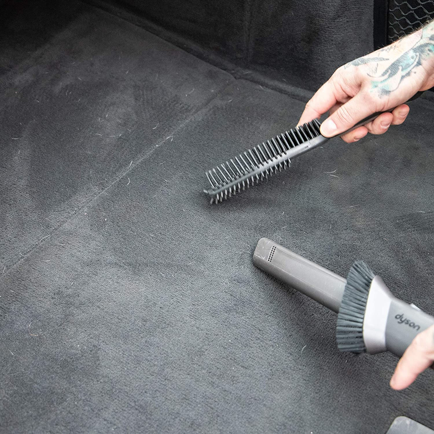 NBB  HAIR AND FIBRE REMOVAL BRUSH  - MEGUIARS